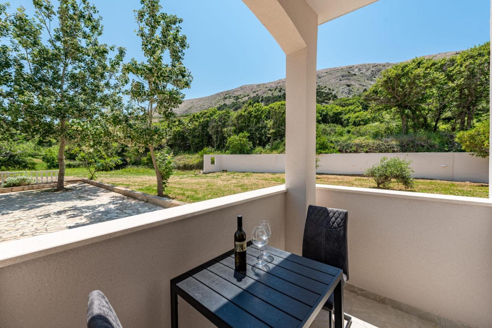 Apartment Curic Beachfront *