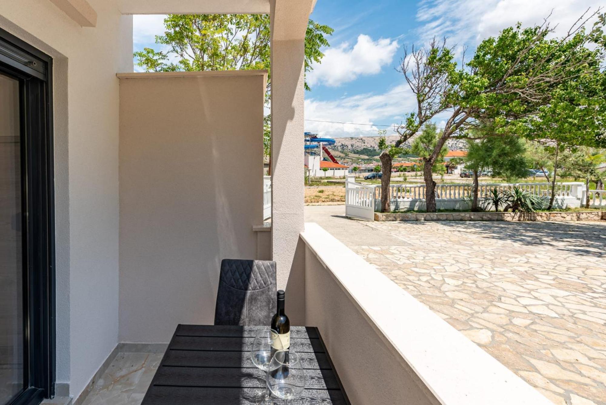 Apartment Curic Beachfront *