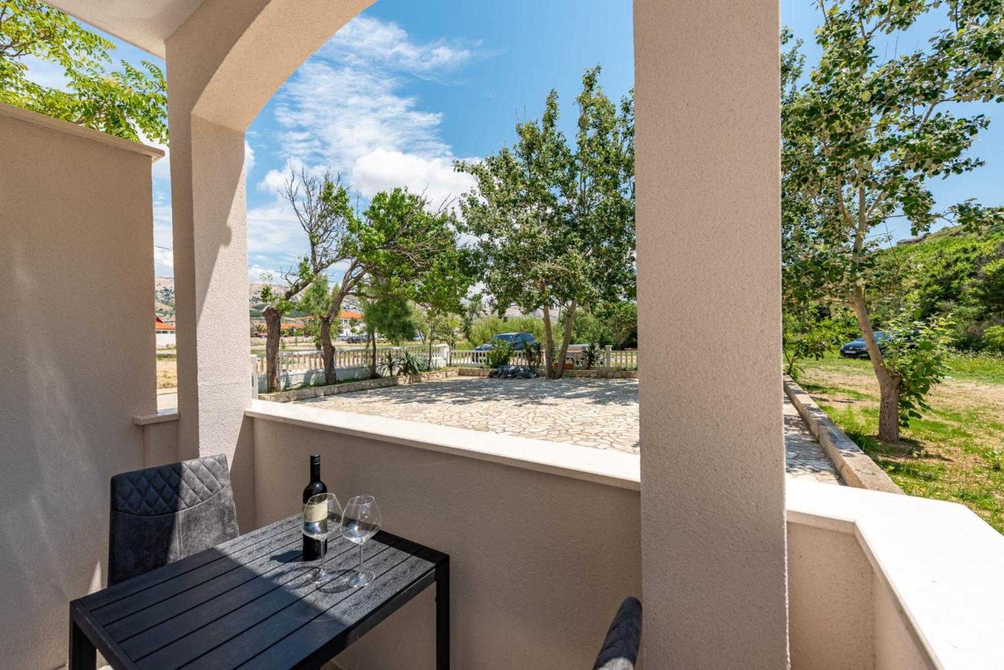 Curic Beachfront Apartment Pag Town