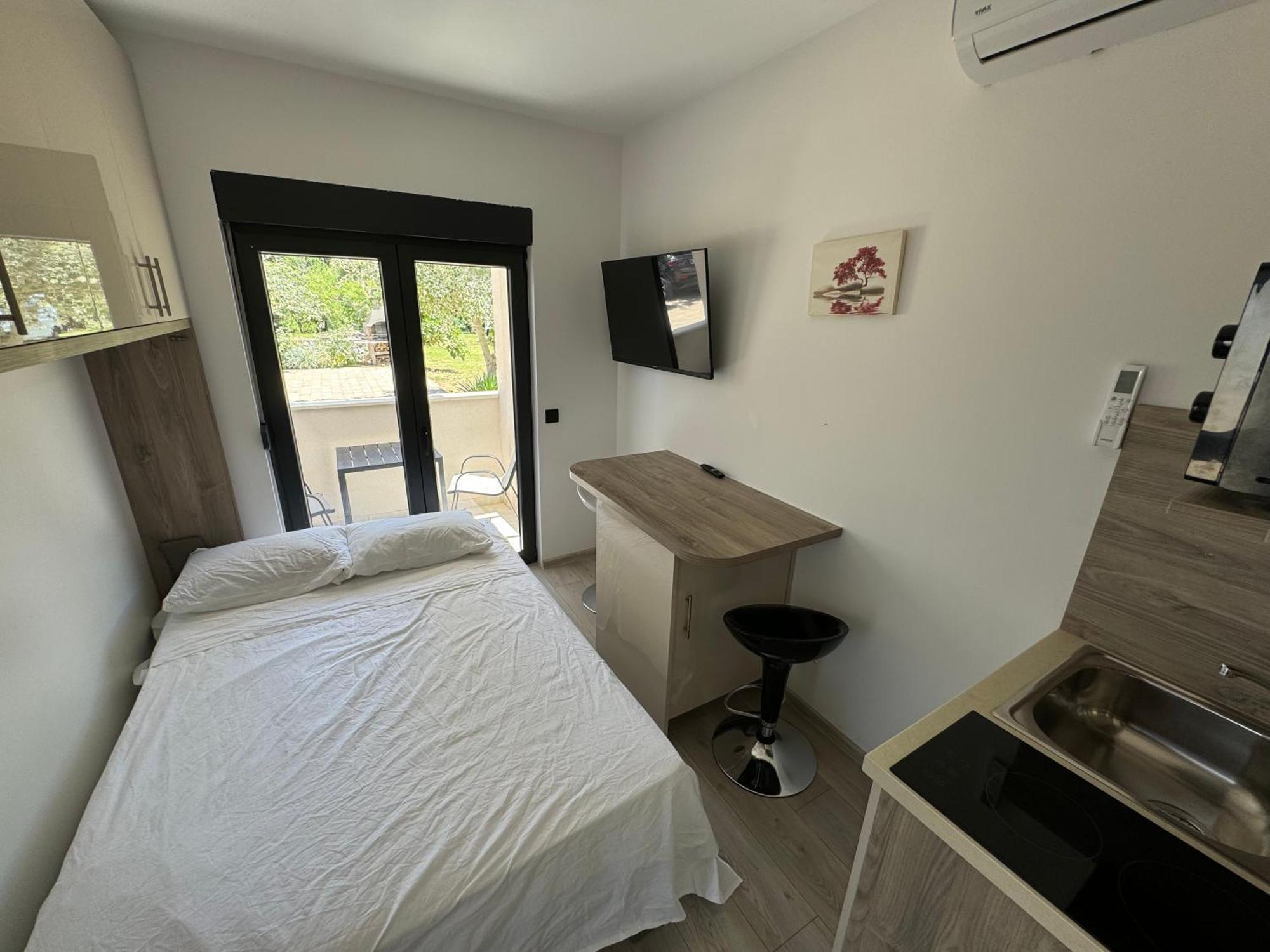 Apartment Curic Beachfront