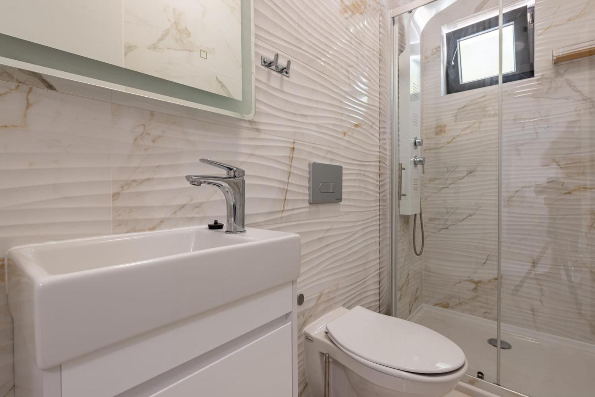 Apartma Curic Beachfront *