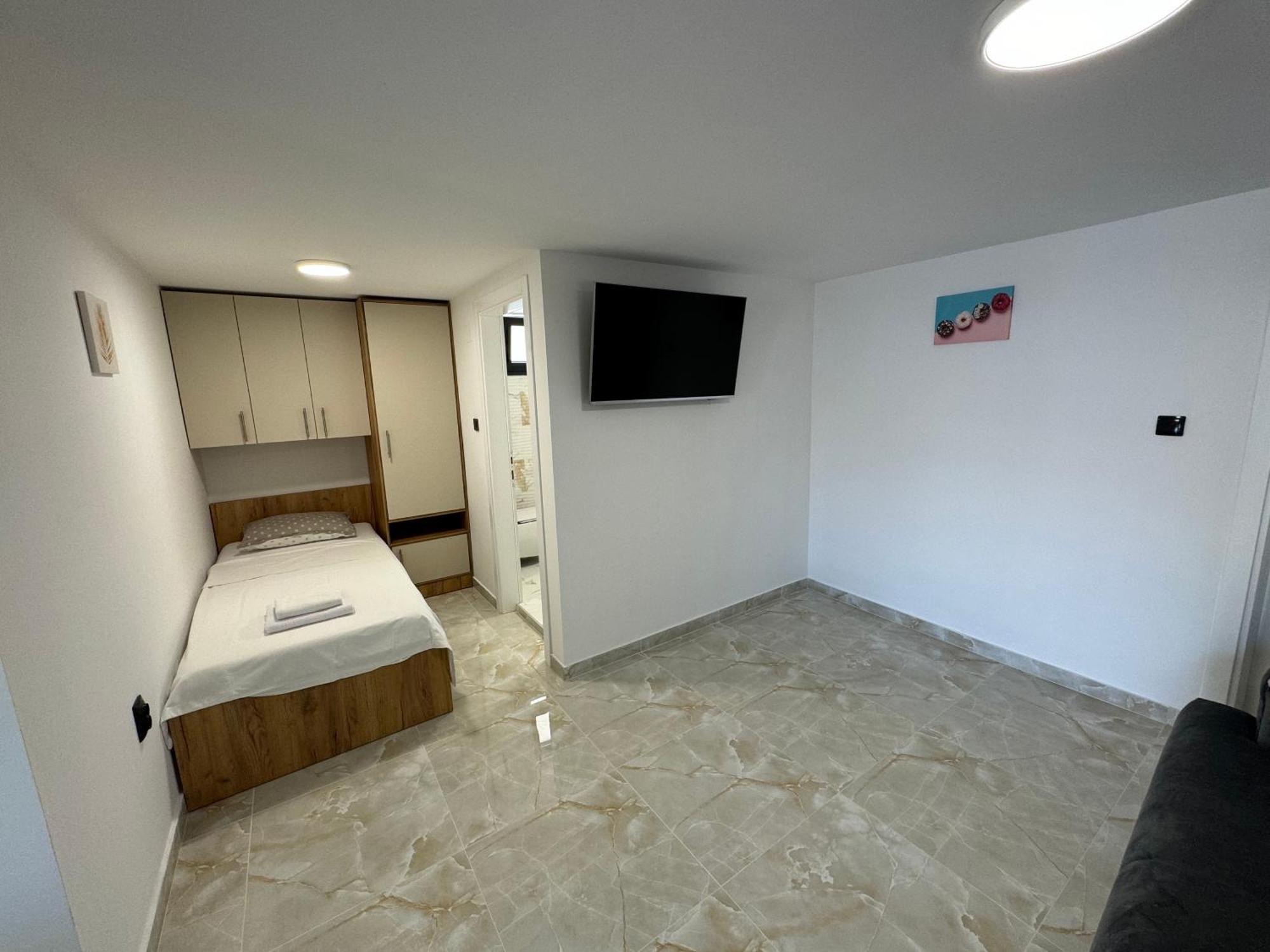 Apartma Curic Beachfront Pag Town